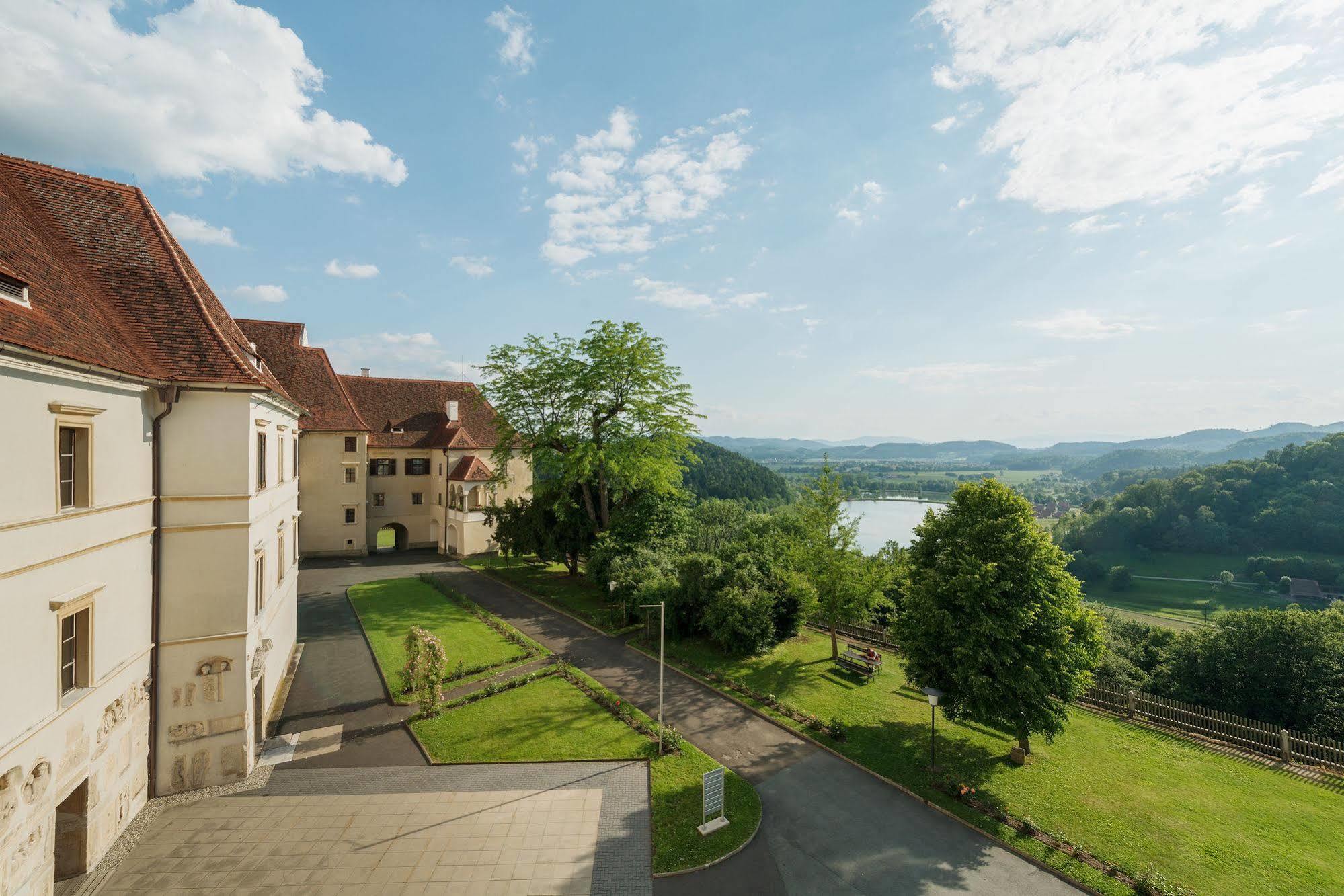 Hotel Schloss Seggau à Leibnitz Extérieur photo